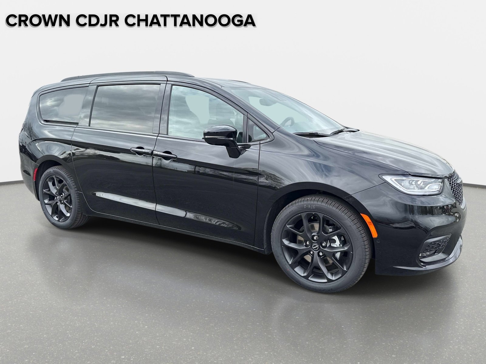 New 2026 Chrysler Pacifica Select image 2
