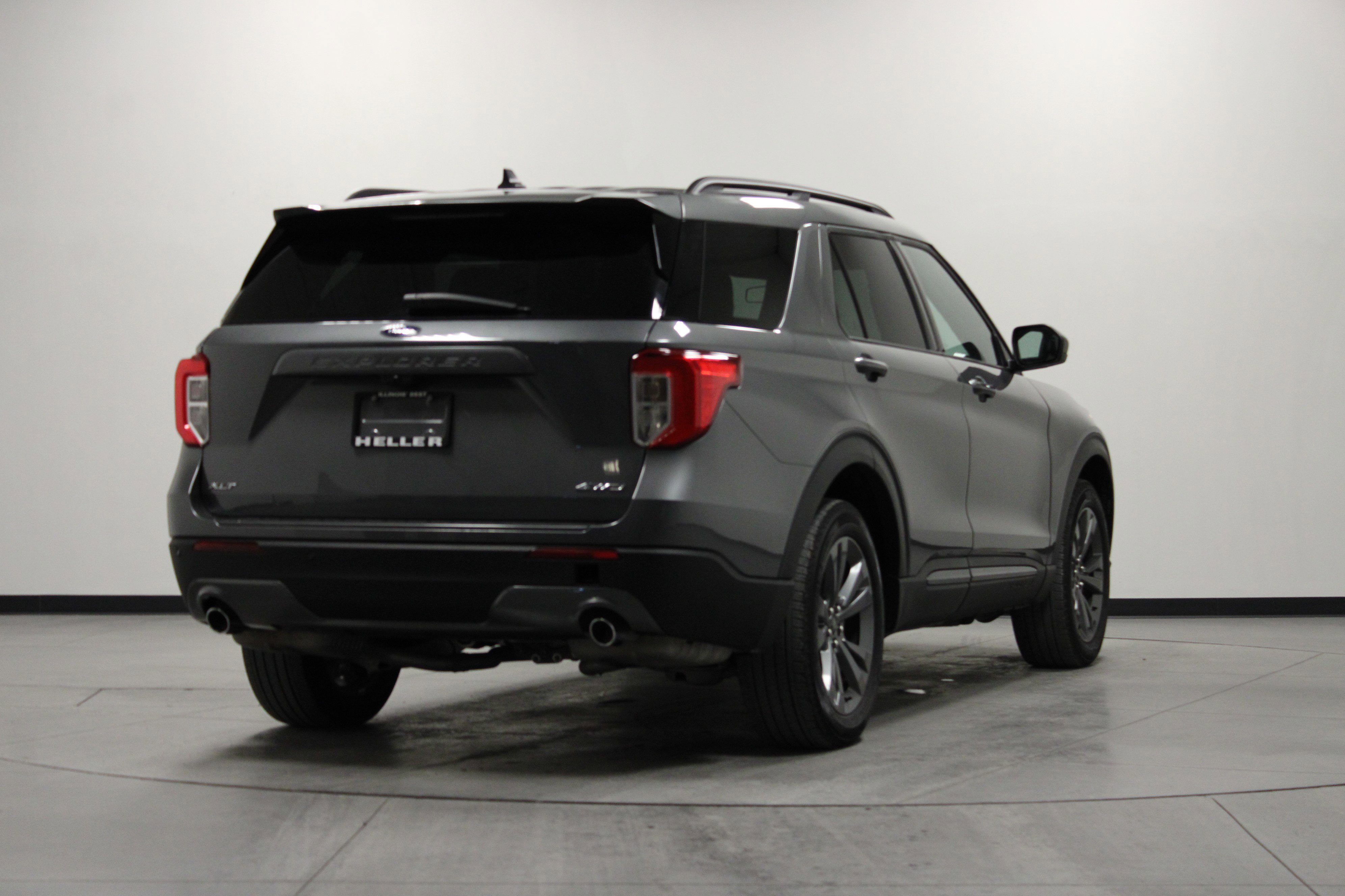 Used 2023 Ford Explorer XLT w/ Equipment Group 202A image 4