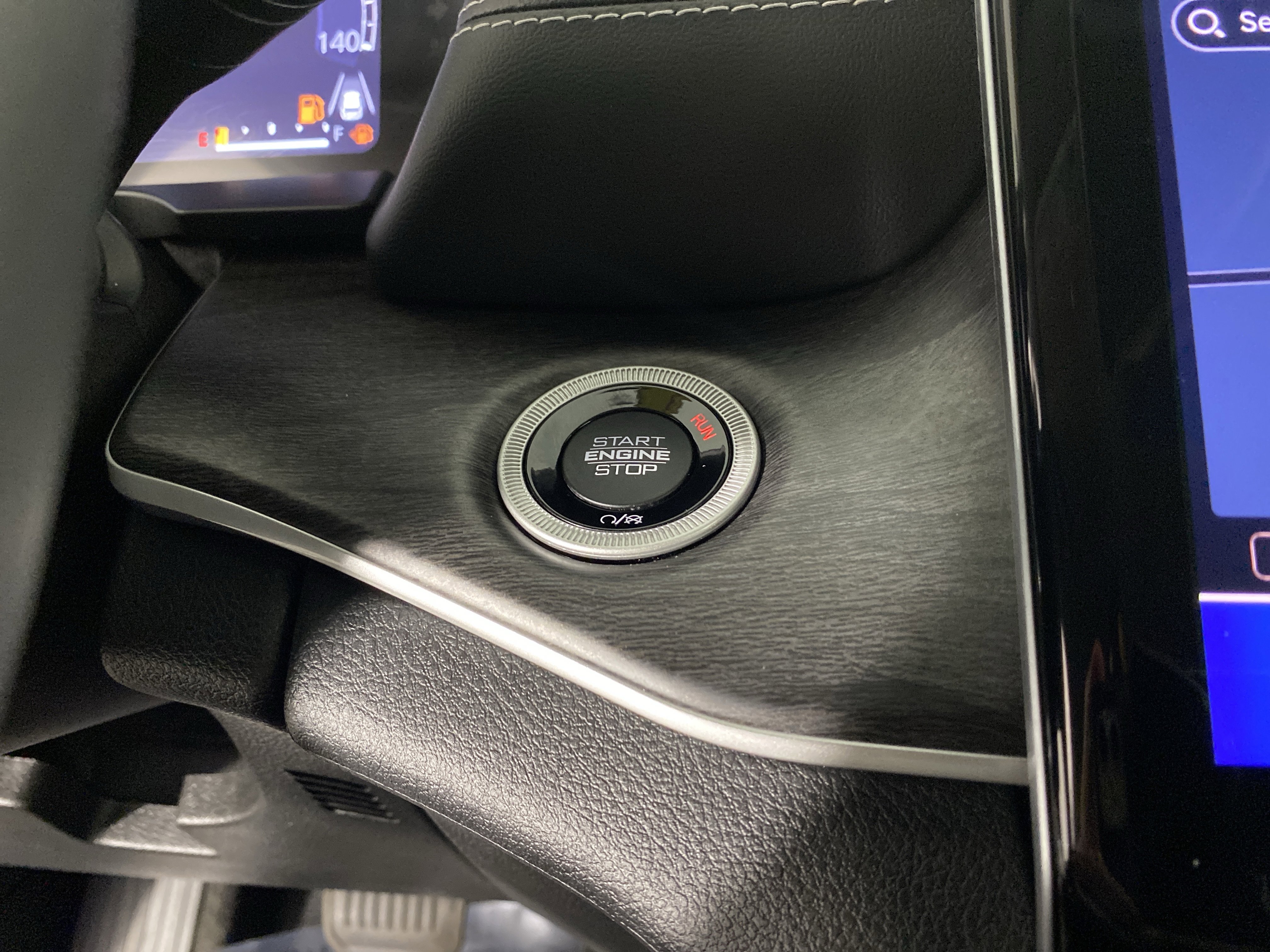 Used 2023 Jeep Grand Cherokee Limited AWD/4WD image 25