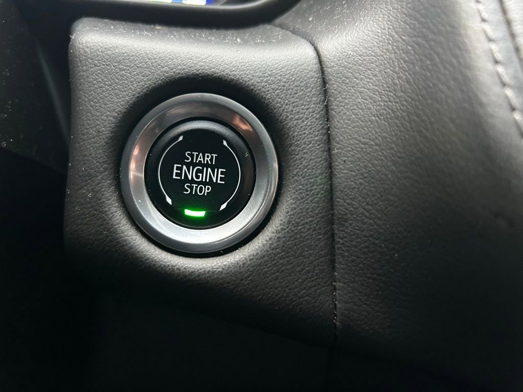 Used 2024 Chevrolet Tahoe LT w/ Luxury Package RWD image 28