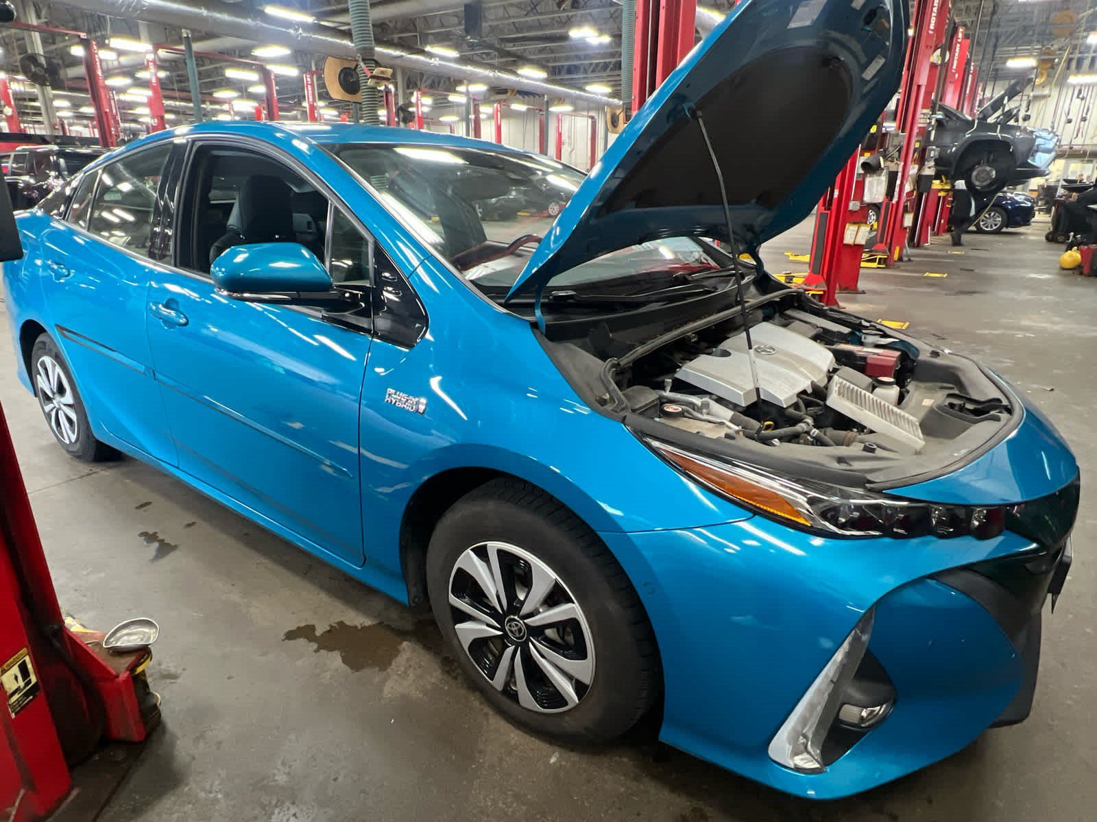 Used 2018 Toyota Prius Prime Advanced w/ Carpet Mat Package FWD image 11
