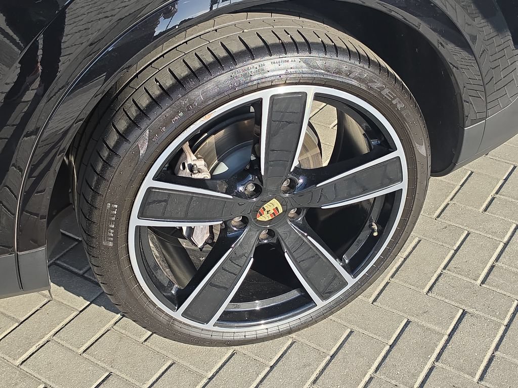 Used 2022 Porsche Cayenne Platinum Edition AWD/4WD image 5