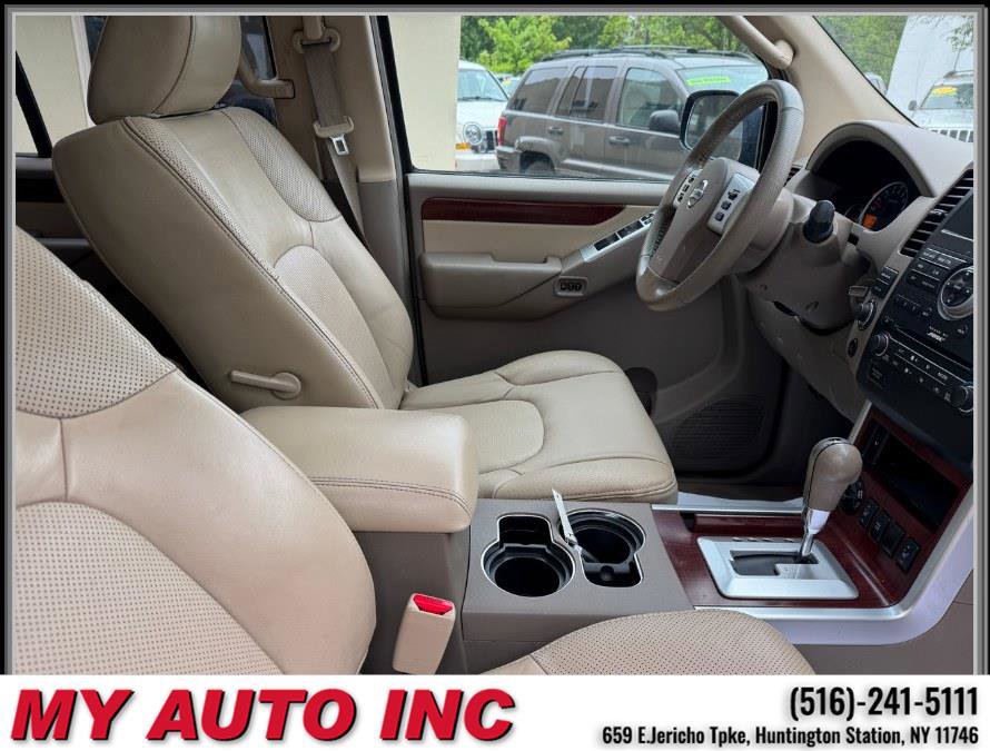 Used 2011 Nissan Pathfinder LE image 29