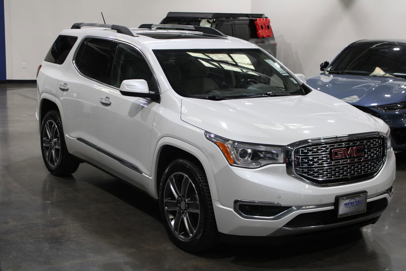 Used 2017 GMC Acadia Denali AWD/4WD image 5