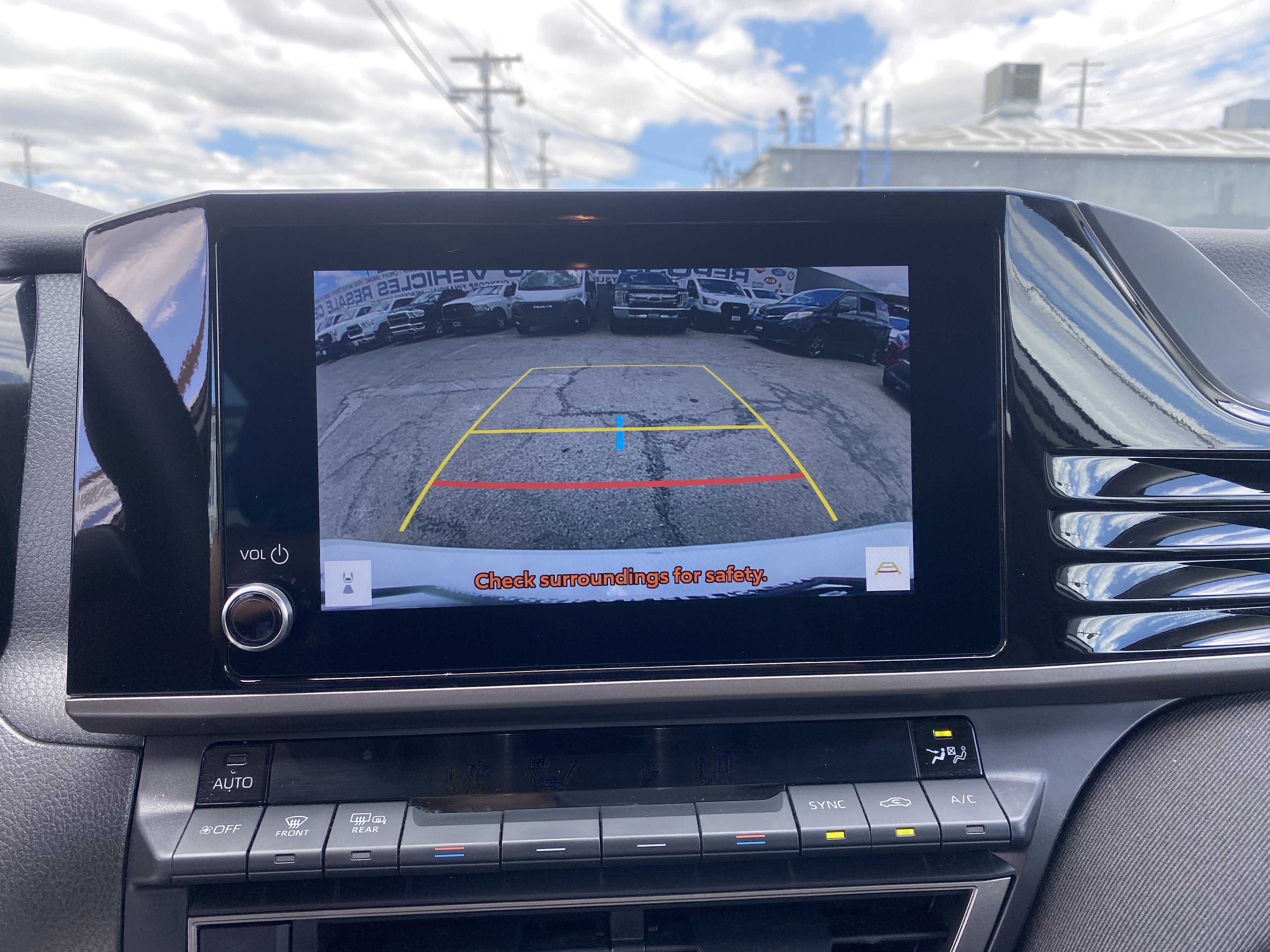 Used 2025 Toyota Camry LE FWD image 17