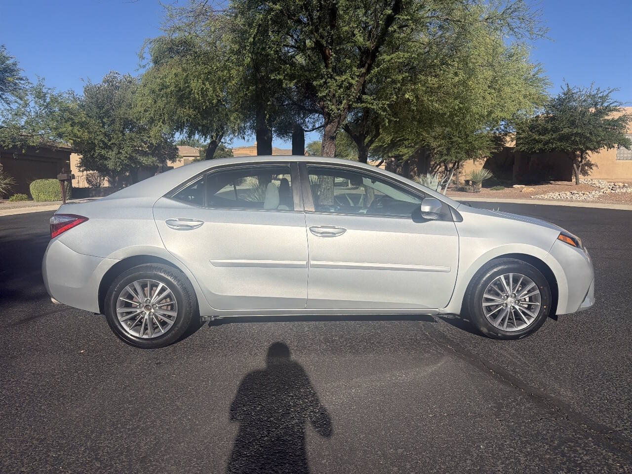 Used 2014 Toyota Corolla LE FWD image 12