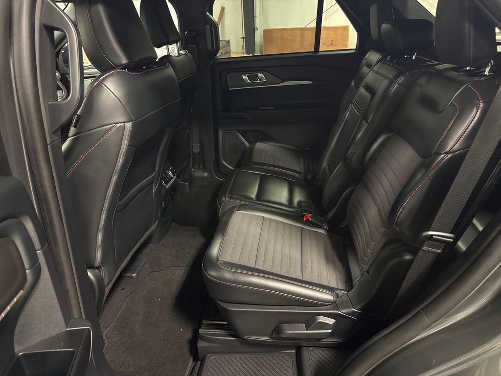 Used 2025 Ford Explorer ST-Line w/ ST-Line Street Pack image 26