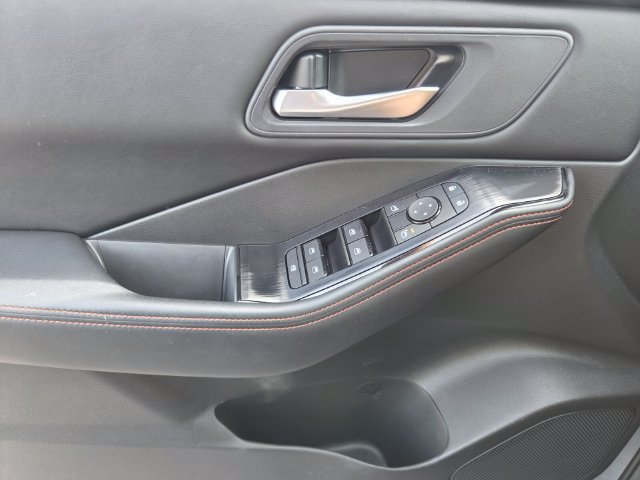 Used 2025 Nissan Rogue SV AWD/4WD image 24