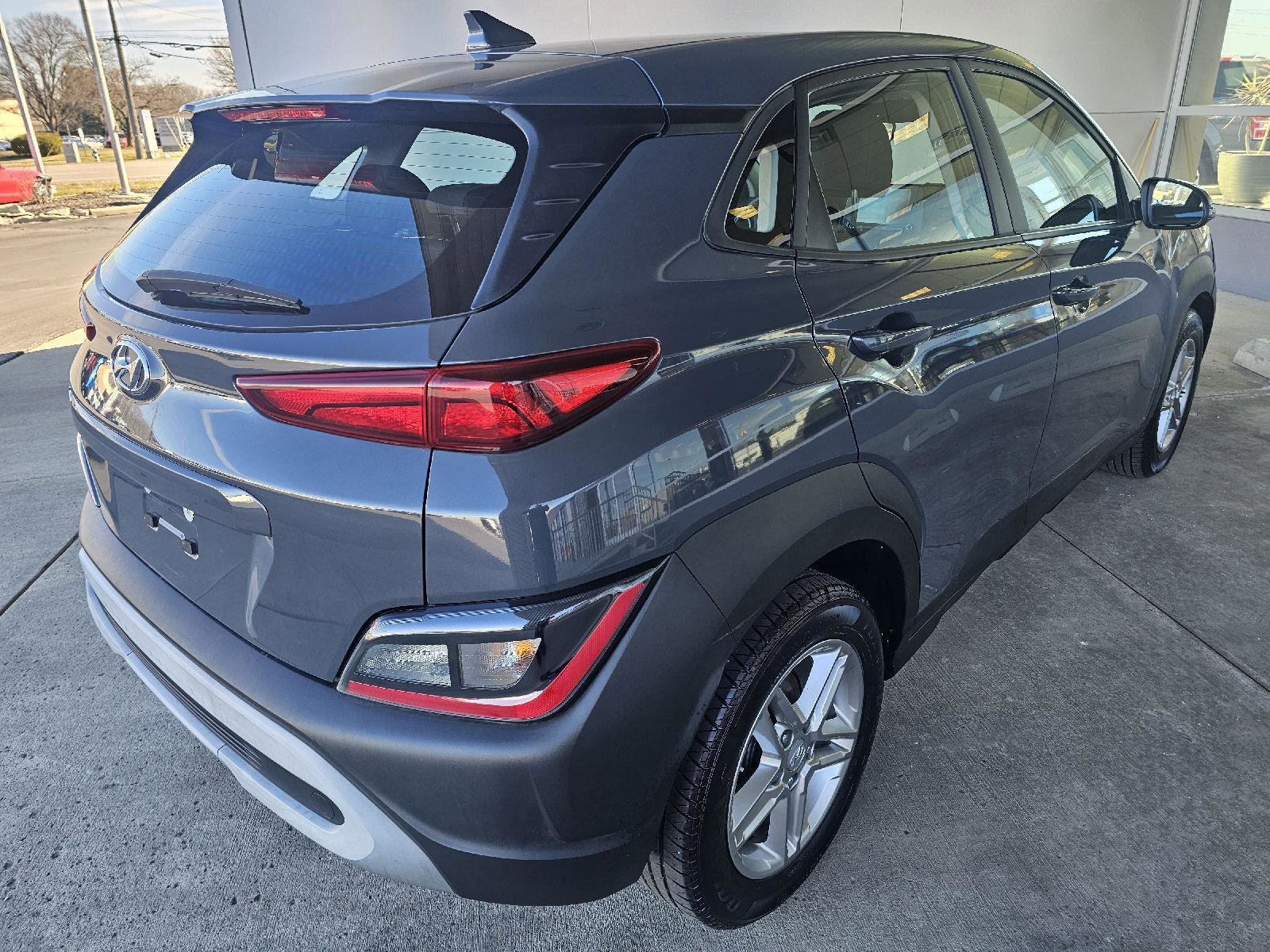 Used 2023 Hyundai Kona SE image 5