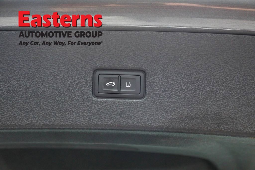 Used 2022 Audi Q8 Prestige w/ Prestige Package image 23