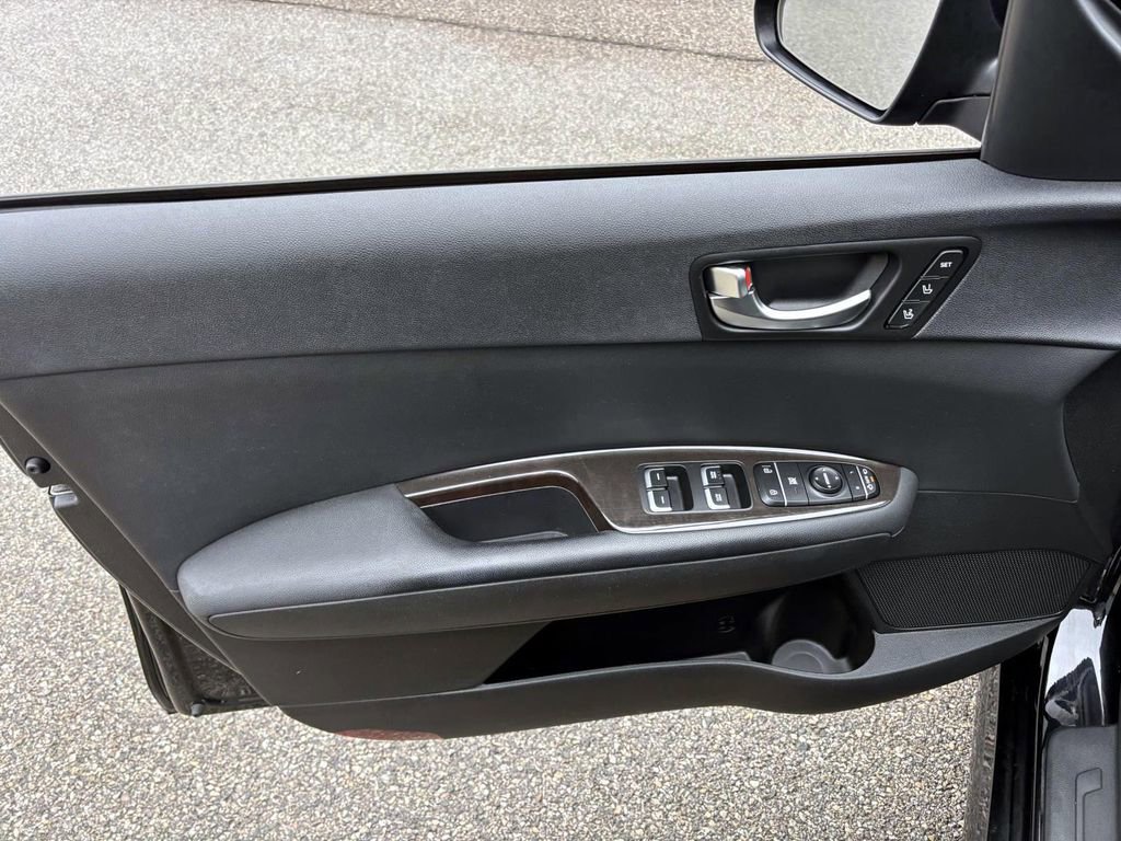 Used 2018 Kia Optima EX image 11