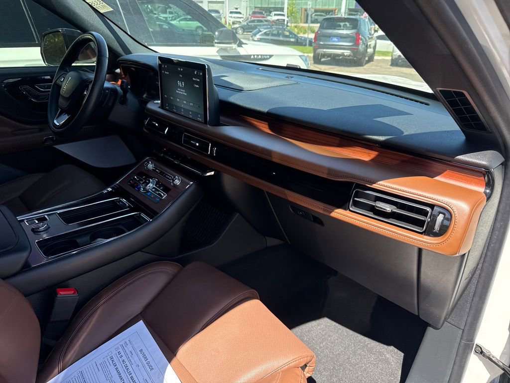 Used 2023 Lincoln Aviator Reserve w/ Equipment Group 201A AWD/4WD image 31