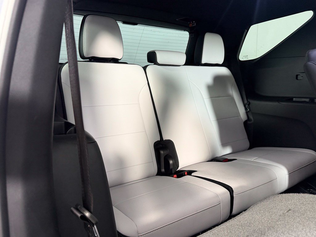 Used 2026 Chevrolet Traverse High Country w/ LPO, Floor Liner Package FWD image 19