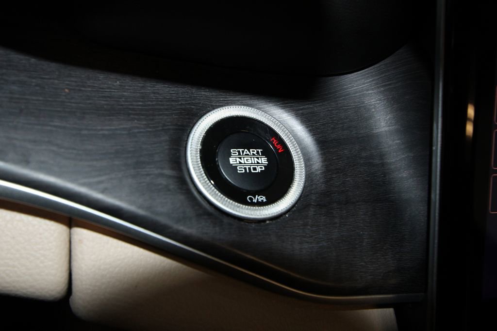 Used 2021 Jeep Grand Cherokee L Limited image 16