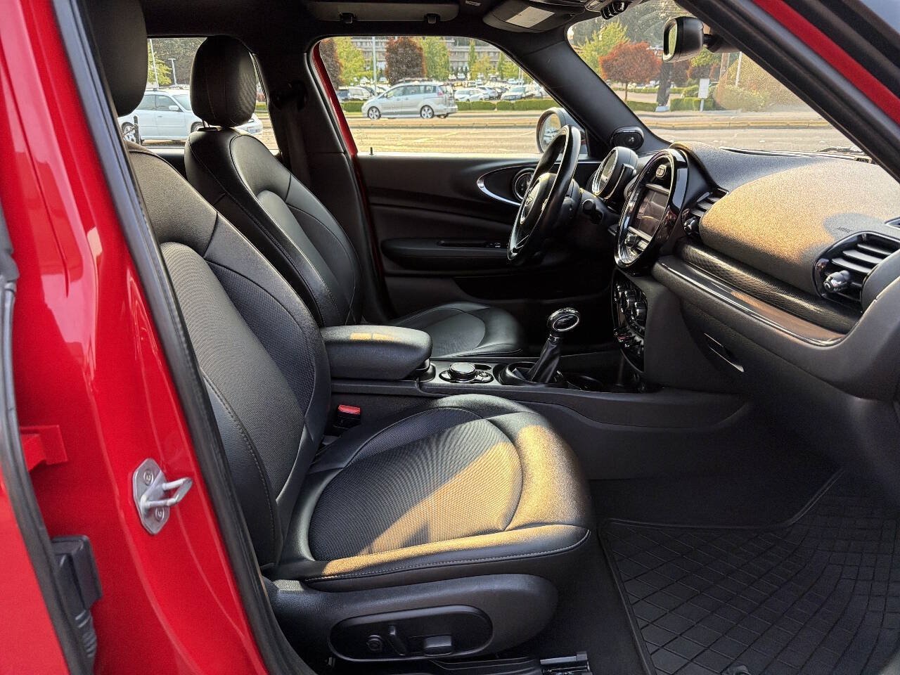 Used 2019 MINI Cooper Clubman ALL4 w/ Premium Package AWD/4WD image 17