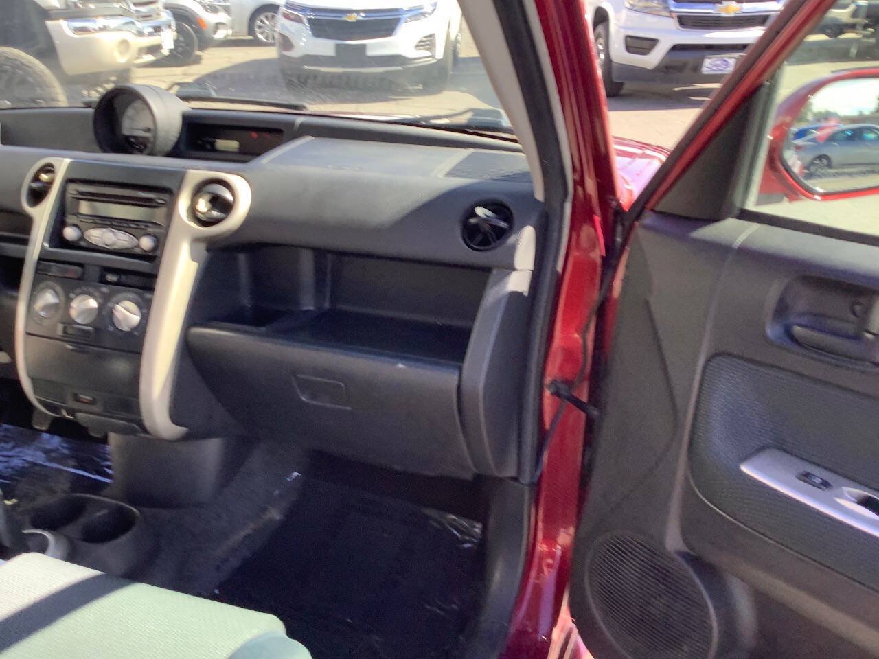 Used 2006 Scion xB FWD image 30