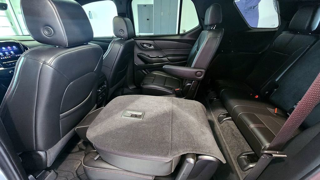 Used 2023 Chevrolet Traverse RS image 44