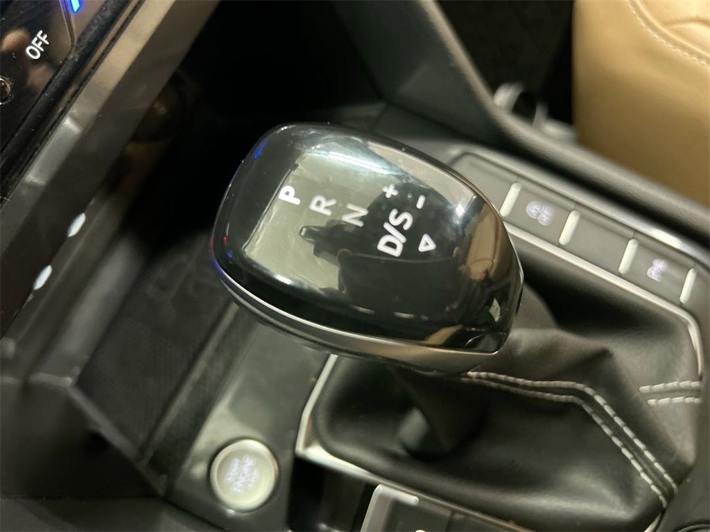 Used 2023 Volkswagen Tiguan SE R-Line image 17