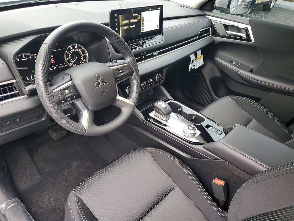 New 2026 Mitsubishi Outlander ES image 13