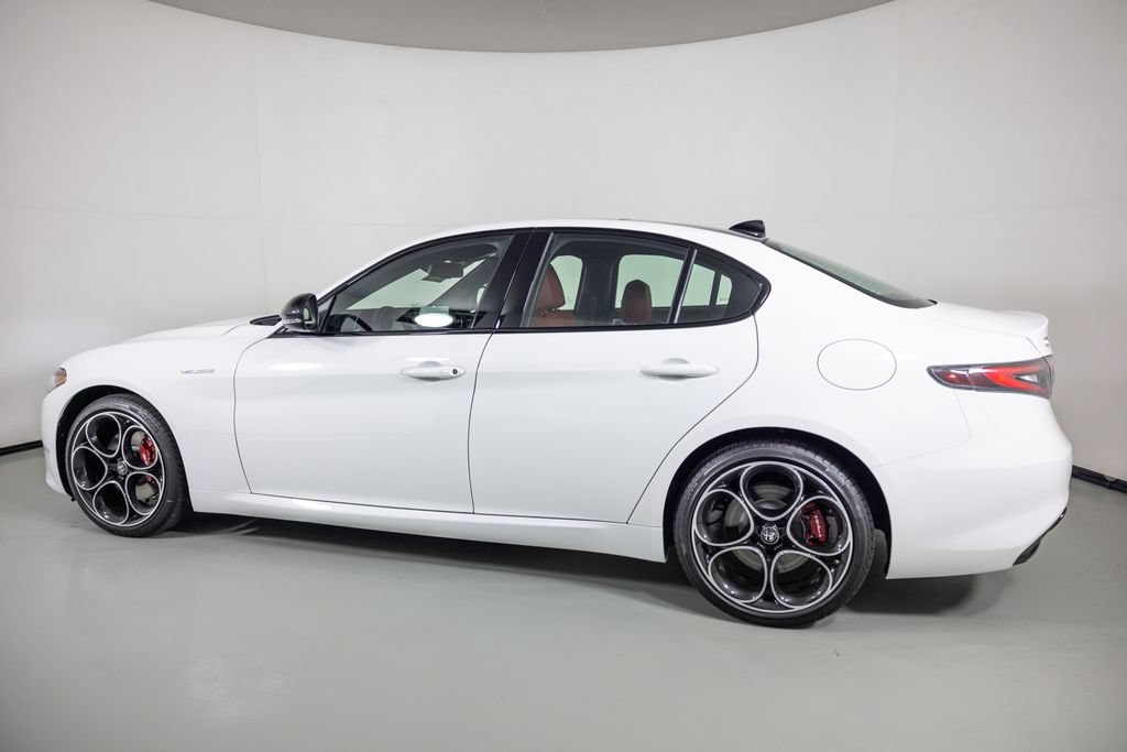 New 2026 Alfa Romeo Giulia AWD image 8