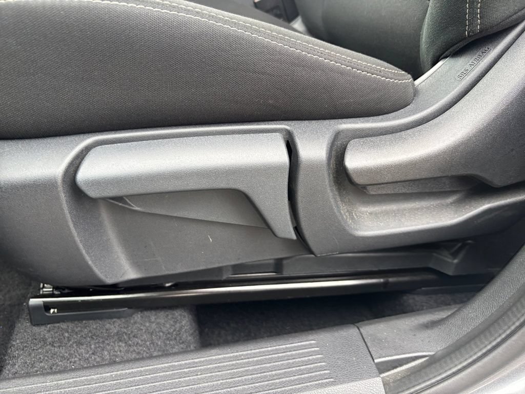 Used 2025 Nissan Rogue S FWD image 28