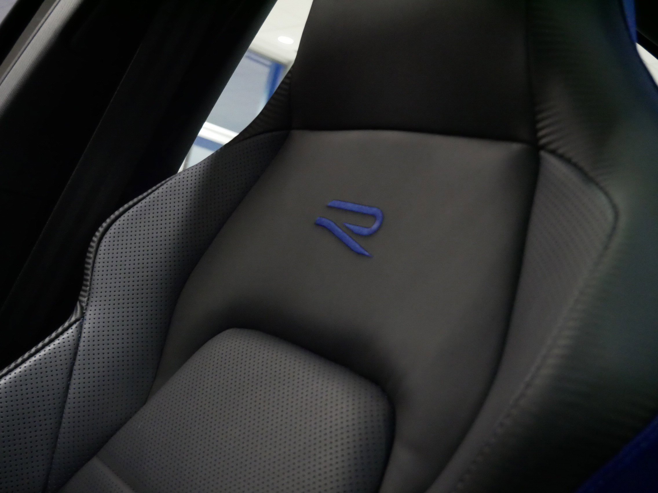 Used 2024 Volkswagen Golf R image 24