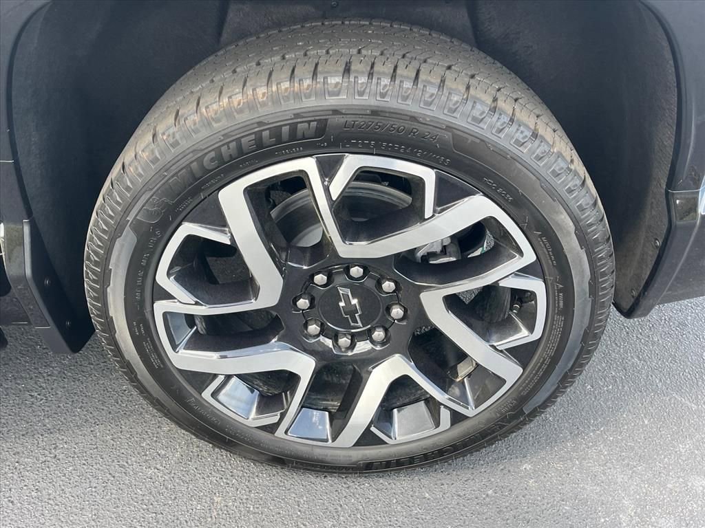 New 2025 Chevrolet Silverado EV RST image 33