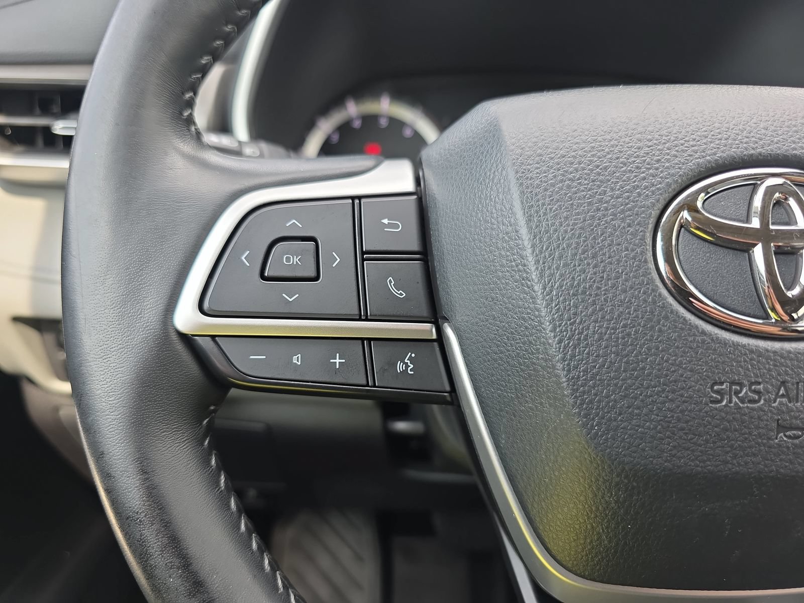 Used 2023 Toyota Highlander XLE FWD image 18