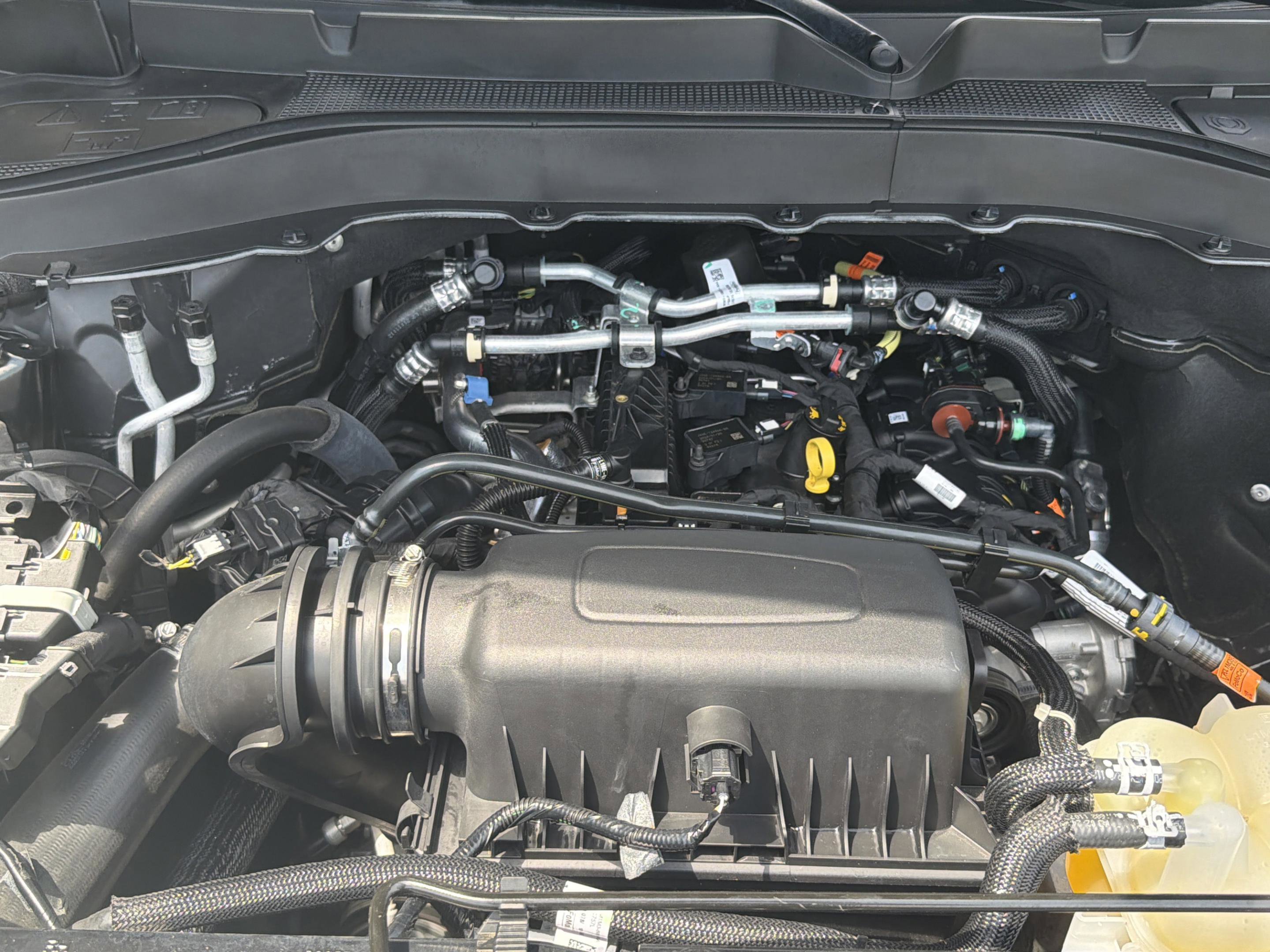 Used 2024 Ford Explorer XLT AWD/4WD image 15