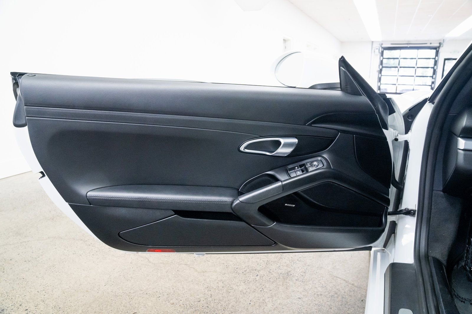 Used 2018 Porsche 718 Cayman S image 17