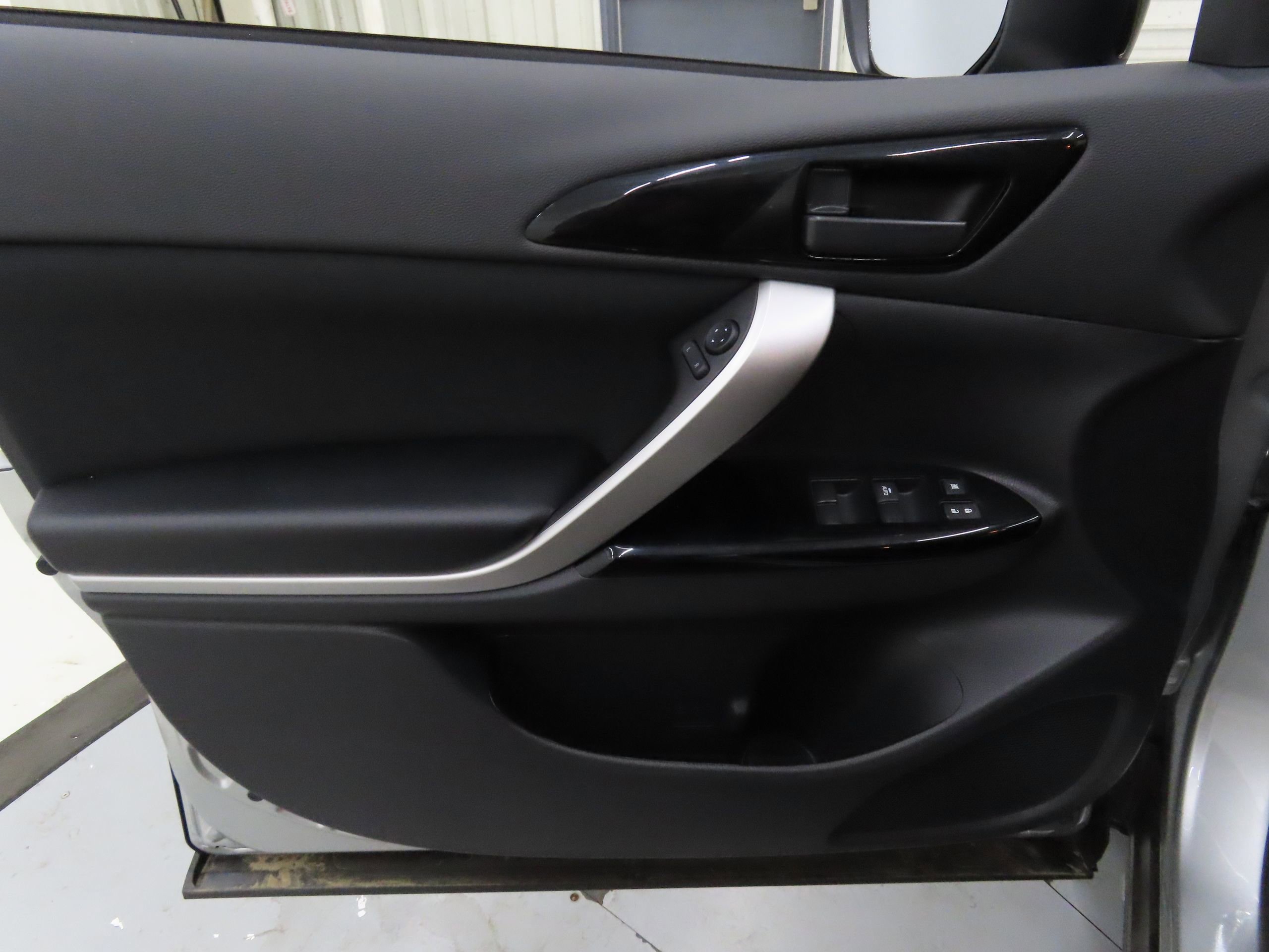 New 2025 Mitsubishi Eclipse Cross LE image 9