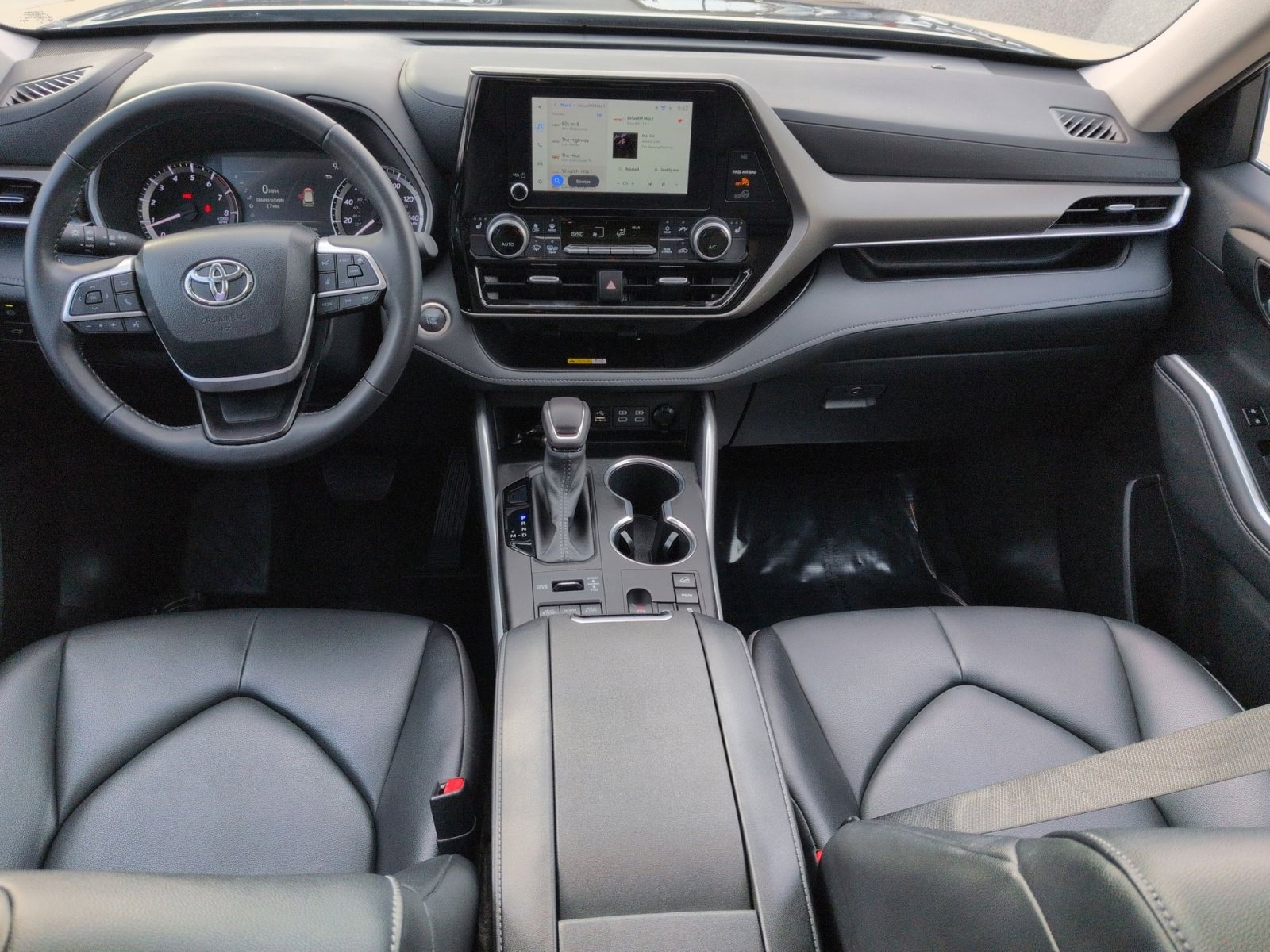 Used 2024 Toyota Highlander LE image 22