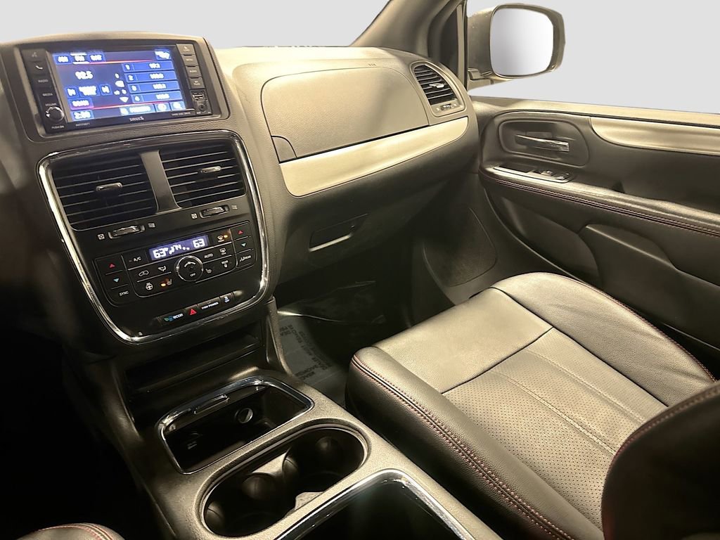 Used 2018 Dodge Grand Caravan GT image 29