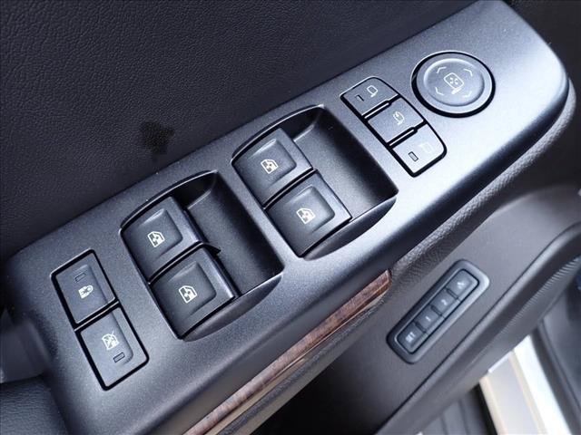 Used 2017 GMC Yukon SLT AWD/4WD image 16
