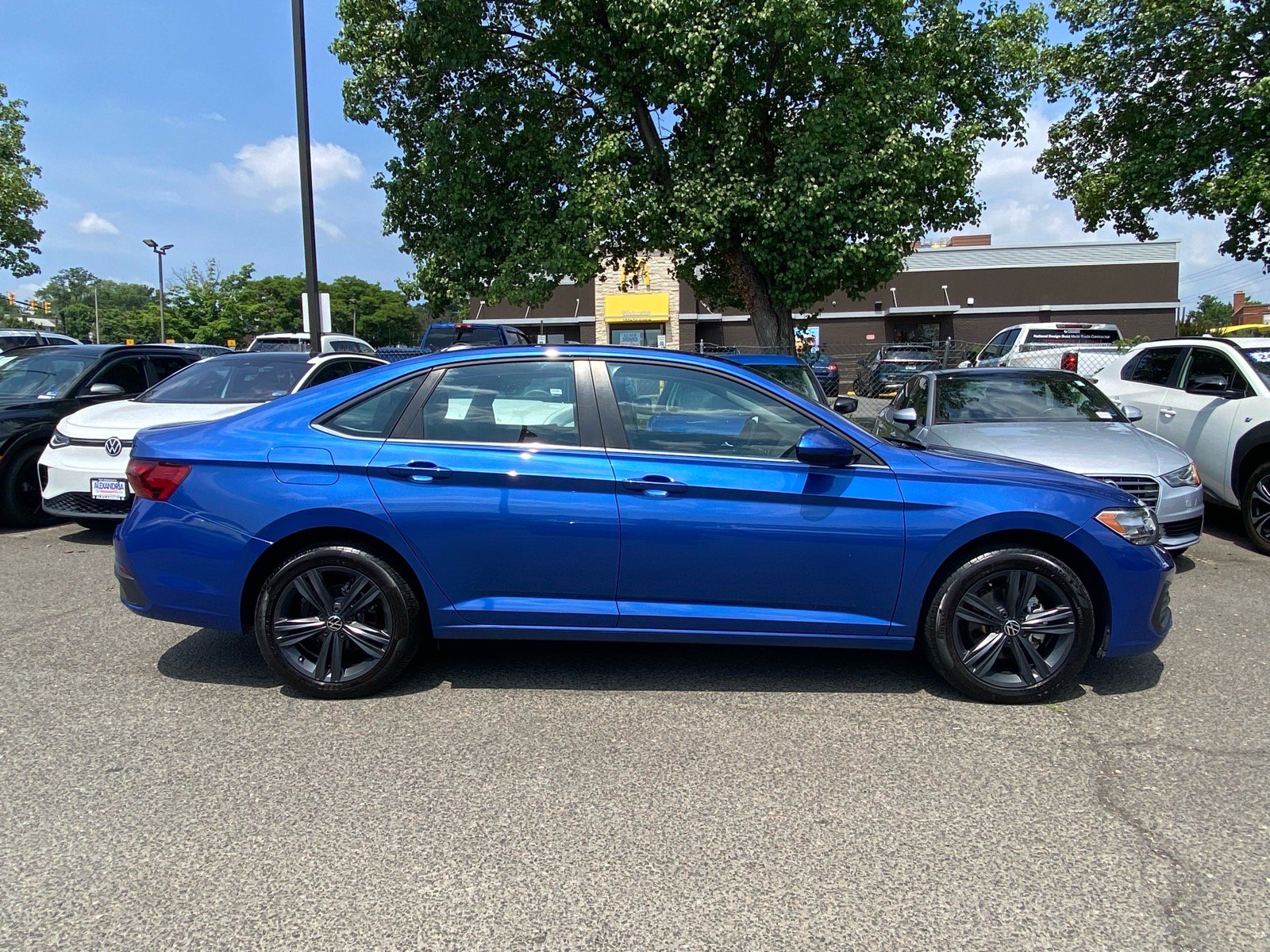 Certified 2022 Volkswagen Jetta SE FWD image 2