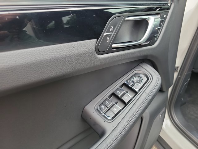 New 2026 Porsche Macan AWD/4WD image 26