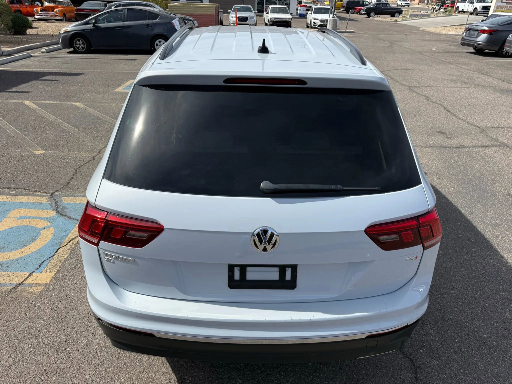 Used 2018 Volkswagen Tiguan SE FWD image 40