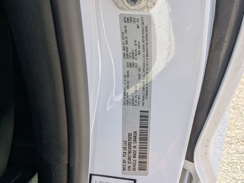 Used 2025 Chrysler Pacifica Select image 30