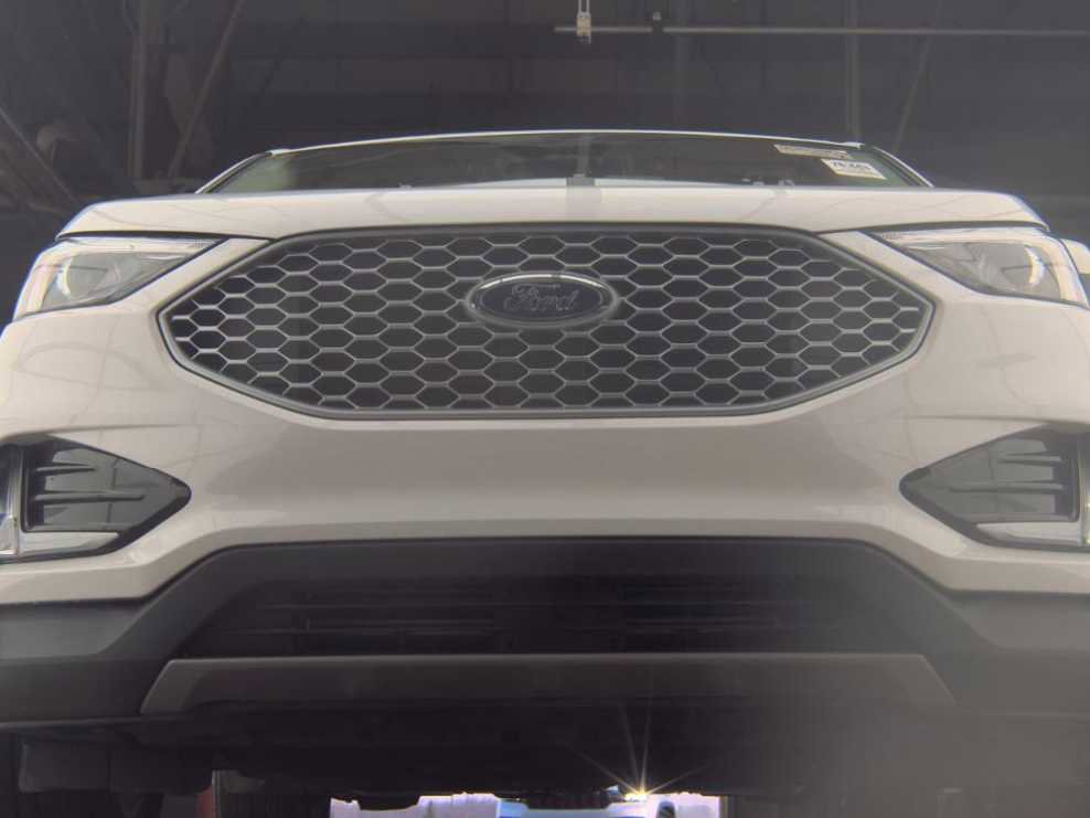 Used 2023 Ford Edge SEL w/ Convenience Package image 3