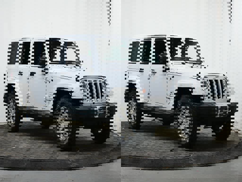 Used 2018 Jeep Wrangler Unlimited Sahara w/ Connectivity Group image 9