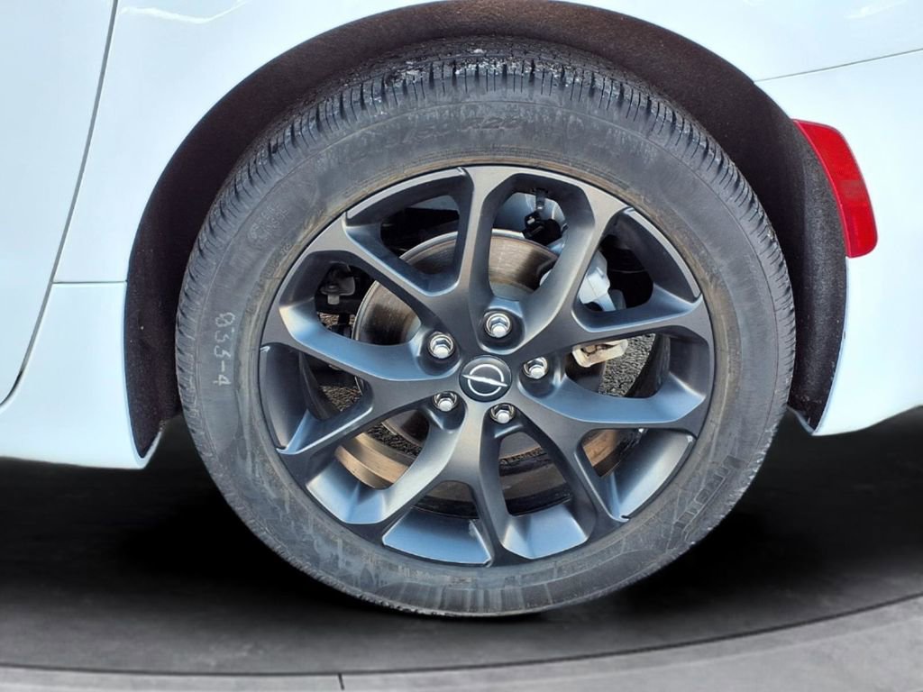Used 2025 Chrysler Pacifica Limited FWD image 19