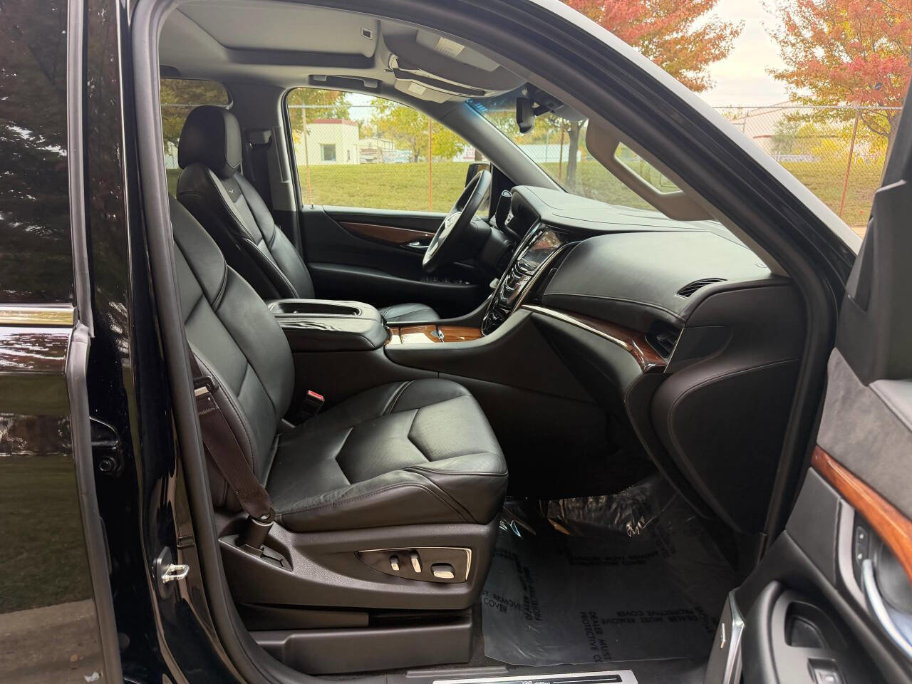 Used 2015 Cadillac Escalade Luxury image 15