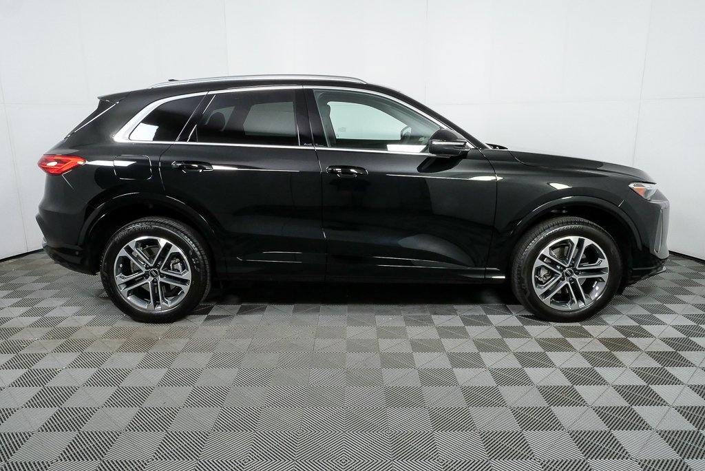 Certified 2025 Audi Q5 Premium w/ Convenience Package image 2