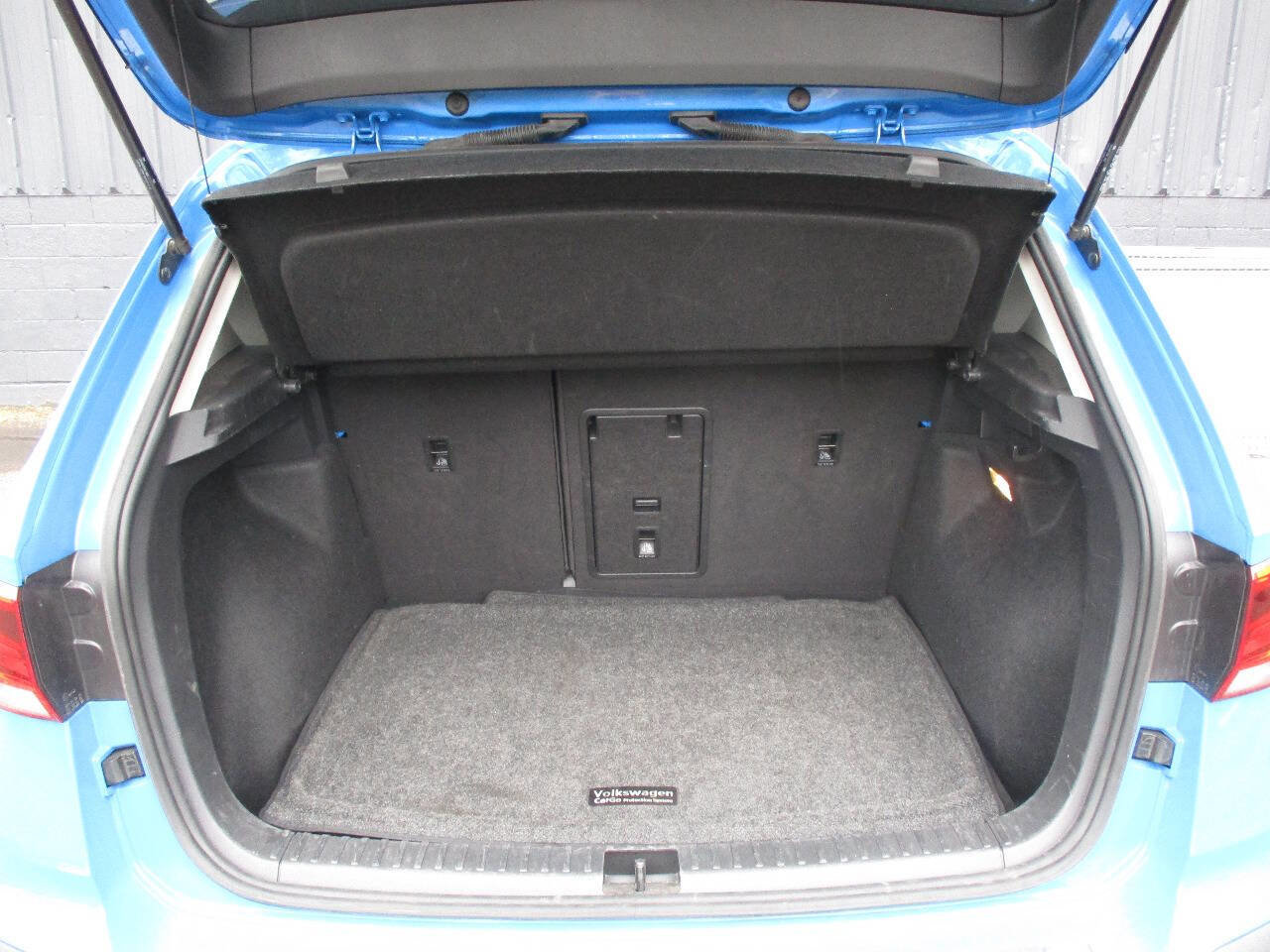 Used 2022 Volkswagen Taos SEL image 33