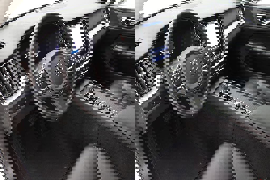 Used 2024 Volvo S60 B5 Core FWD image 13