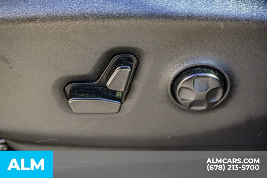 Used 2023 Chrysler Pacifica Touring-L image 55