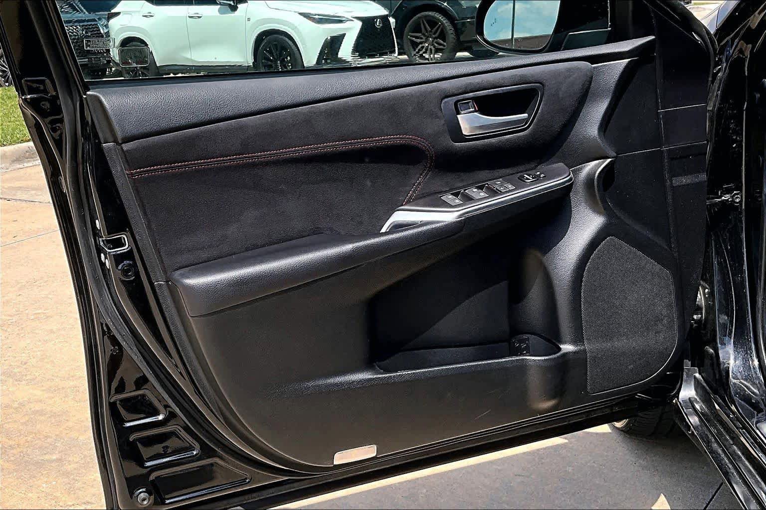 Used 2017 Toyota Camry XSE w/ Moonroof Package FWD image 22