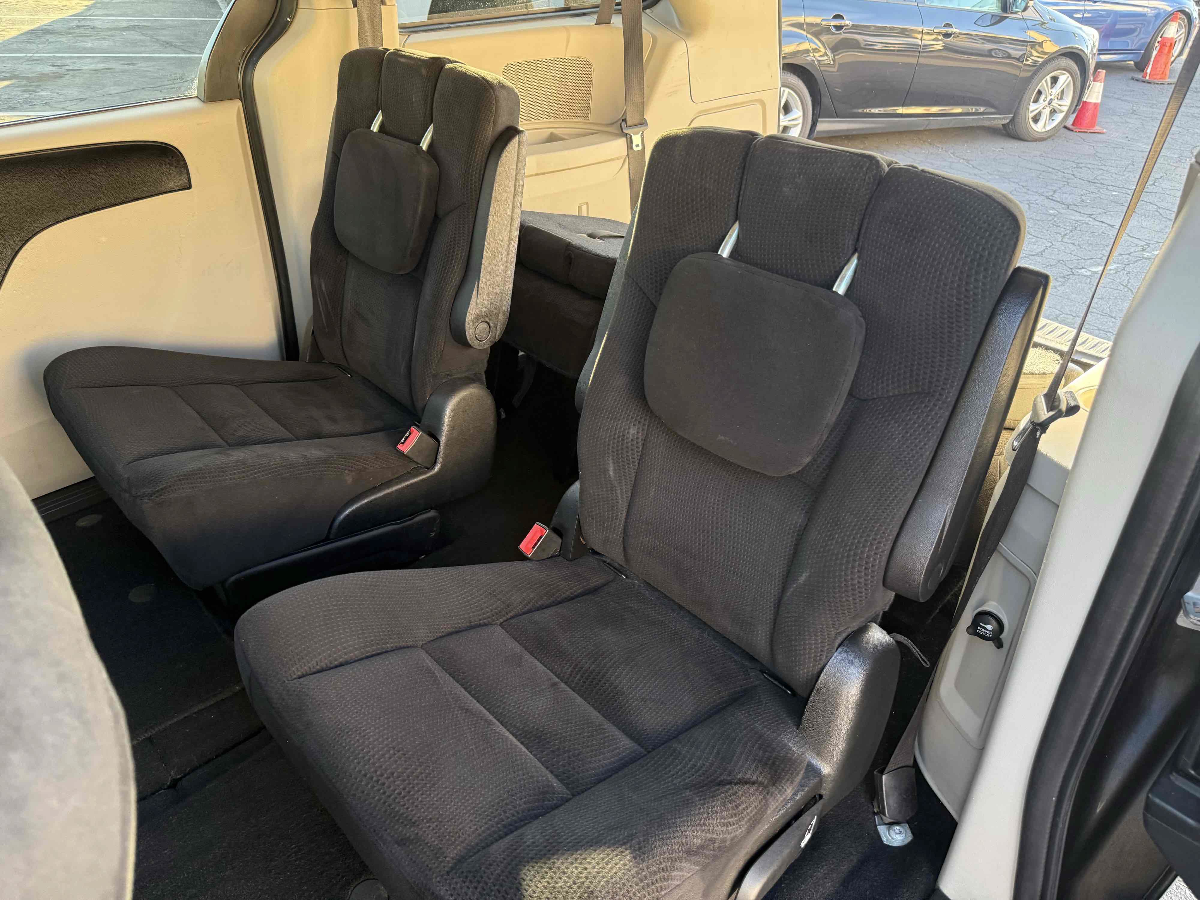 Used 2016 Dodge Grand Caravan SE w/ Quick Order Package 29E SE FWD image 16