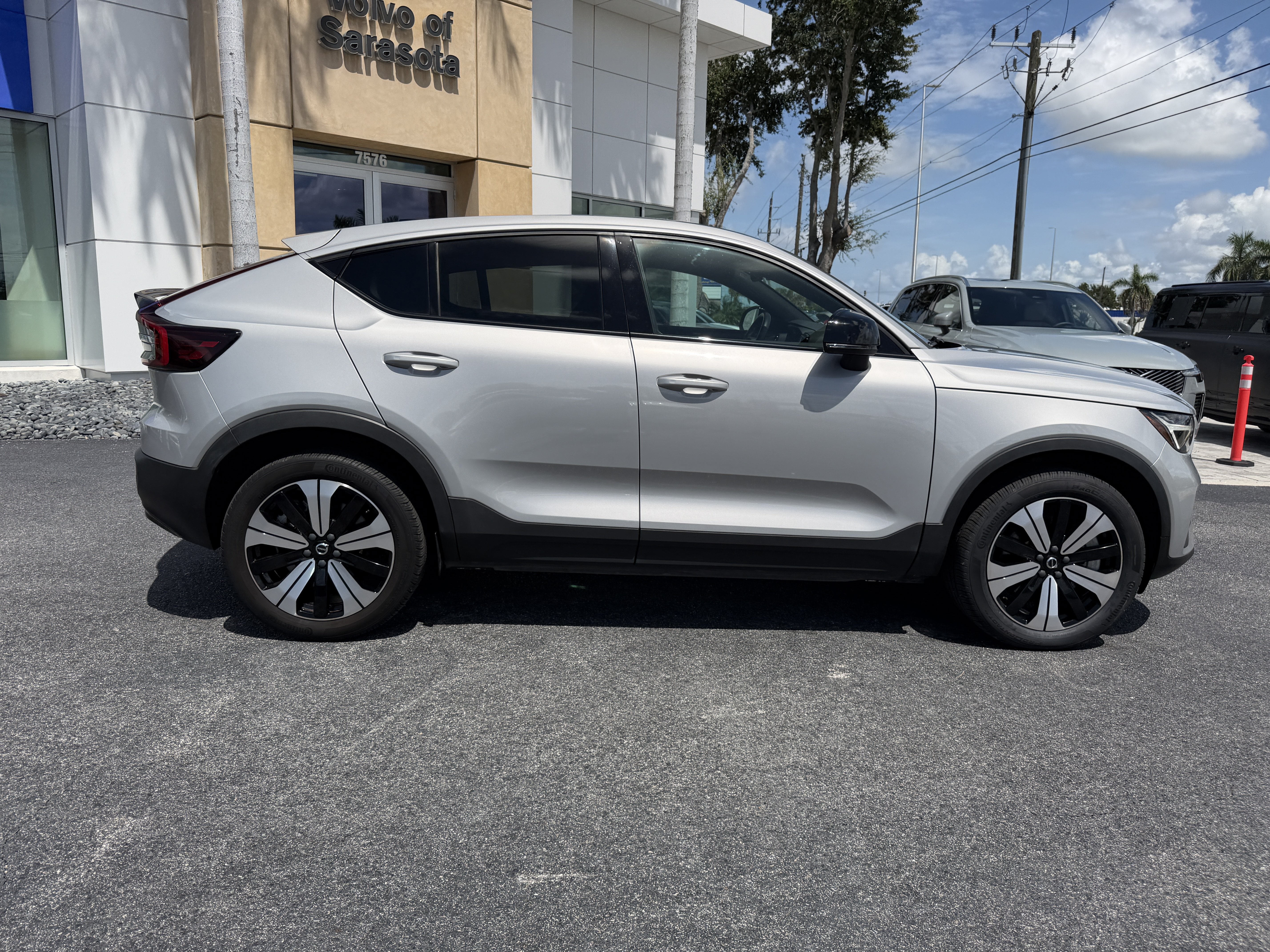 Certified 2023 Volvo C40 Recharge Core AWD/4WD image 2