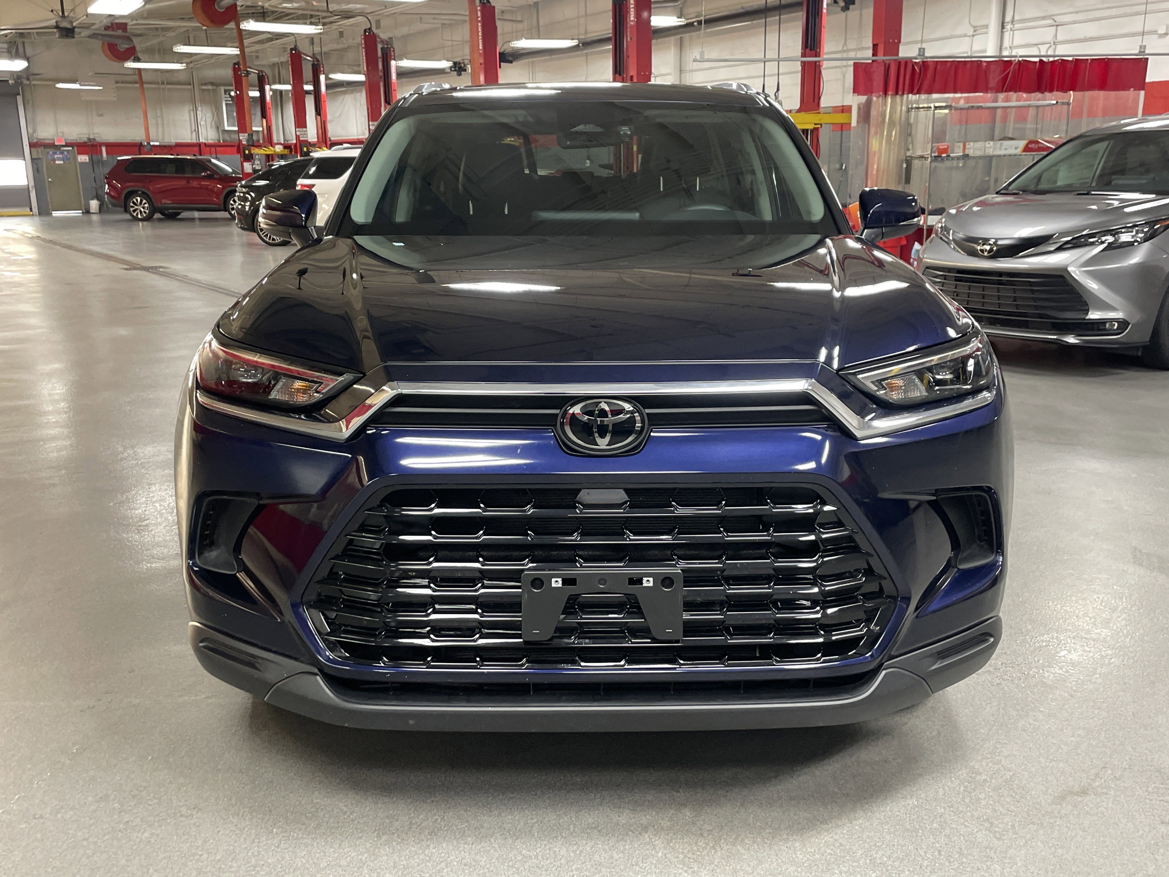 Used 2025 Toyota Grand Highlander FWD video 3